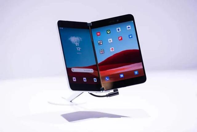 真的不一样！微软Surface Duo曝光，拥有两块独立屏