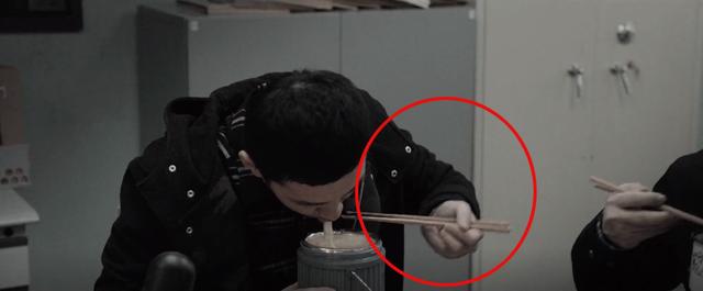 三叉戟：网友们的眼神太厉害了，又发现了4个穿帮镜头