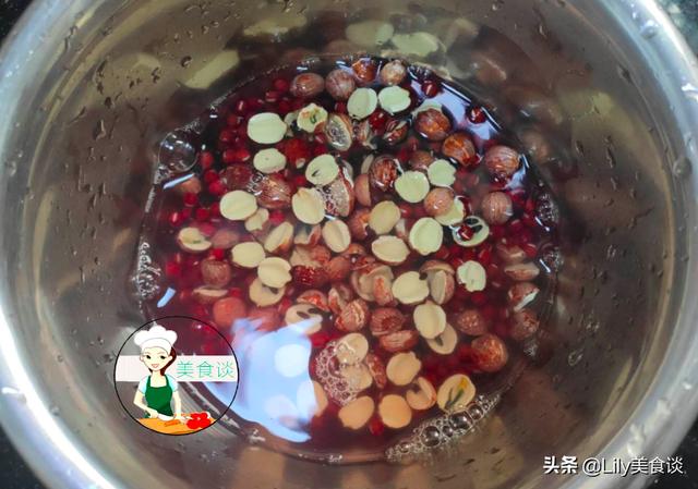 红豆和它一起煮，清甜软糯，隔天吃一次，特养人，脸色红润精神好