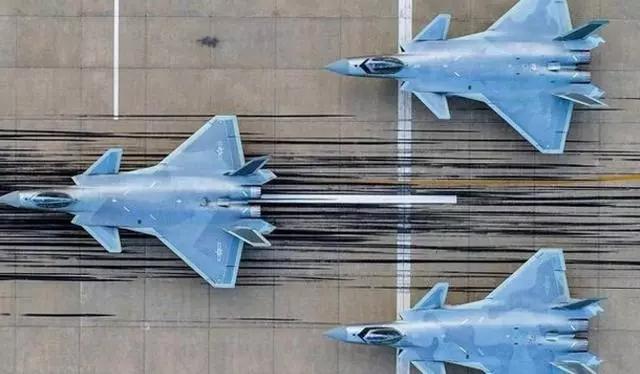 中国列装了多少架歼20战机？英国：一夜之间冒出