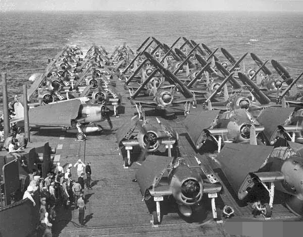 如果在海战中航母被击沉了，已经起飞的舰载机