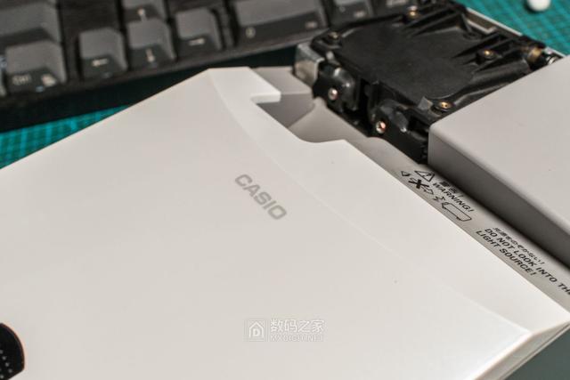 卡西欧CASIO激光+LED短焦投影仪UP50WN拆解，维修偏
