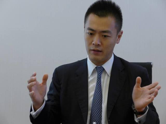 刘鸣炜净身出户，股份全卖给甘比，其实刘銮雄