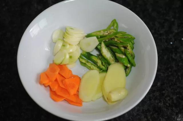 鱿鱼的家常做法，美味下饭，值得拥有