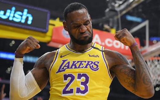 35歲的詹姆斯肌肉依舊強悍，碾壓年輕球員，希臘怪獸也不是對手啊！-黑特籃球-NBA新聞影音圖片分享社區