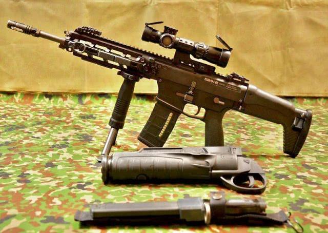 大阅兵新枪迎来劲敌？日本计划换装20式步枪，满