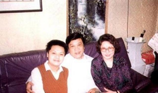 2004年，饶颖自曝与赵忠祥长期暧昧，为何其妻子会在葬礼上哭晕？