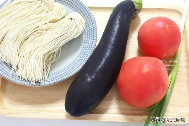 夏天最爱做的焖面，菜、面一锅出，比豆角焖面还入味