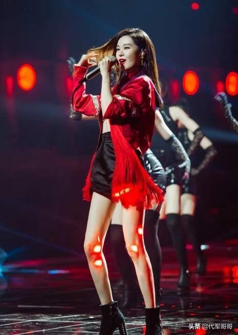 娱乐圈美腿女星热搜排行榜，杨幂关晓彤榜上有名，郁可唯排第几？