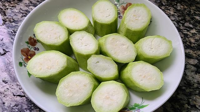 丝瓜这样做味道更香，广东很好吃的一道美食，简单美味