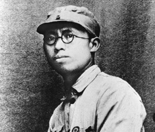 他是和毛主席关系最亲密的元帅，也是三代领导人集体赞许的将领