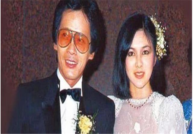 亿万身家、风流成性，58岁关之琳又被拍到“吃嫩草”