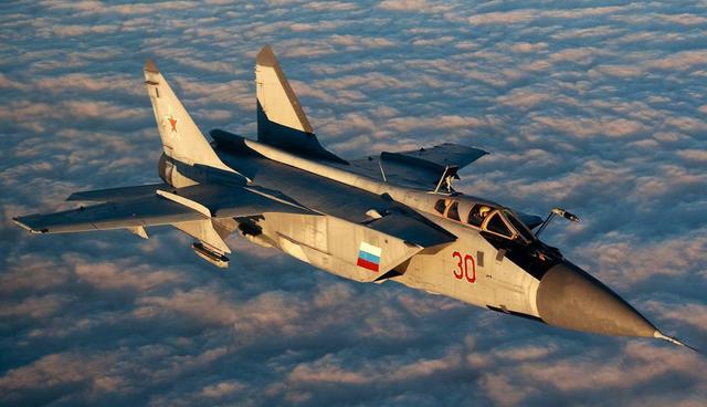 速度最快的战机，张召忠：性能优越，美军五架打不下一架