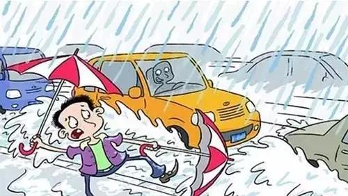 菏澤：暴雨來襲，南京路涵洞積水，兩輛車被泡