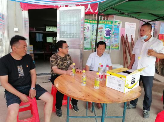 湖北武穴田在娥：防汛堤上，一路慰问，一路谢谢，一路爱心暖港城