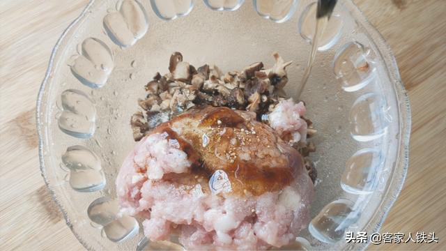 广东有名的早餐：猪肠粉家常做法，嫩滑馅香，一周吃5次也不腻