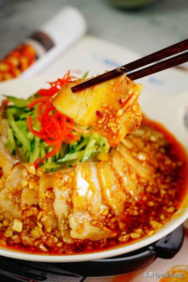 蒜泥白肉简单家常做法，好吃全因这碗料汁，学会味道不比饭店差