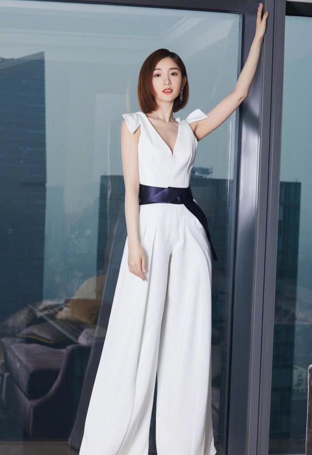 猫猫头|毛晓彤流泪猫猫头，可爱又软萌看时尚女孩征服娱乐圈