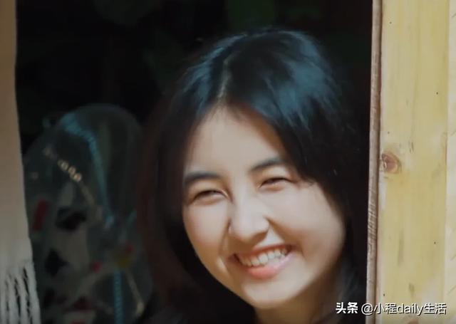 张子枫仗着19岁已成年就任性，挑战女团妆，一露