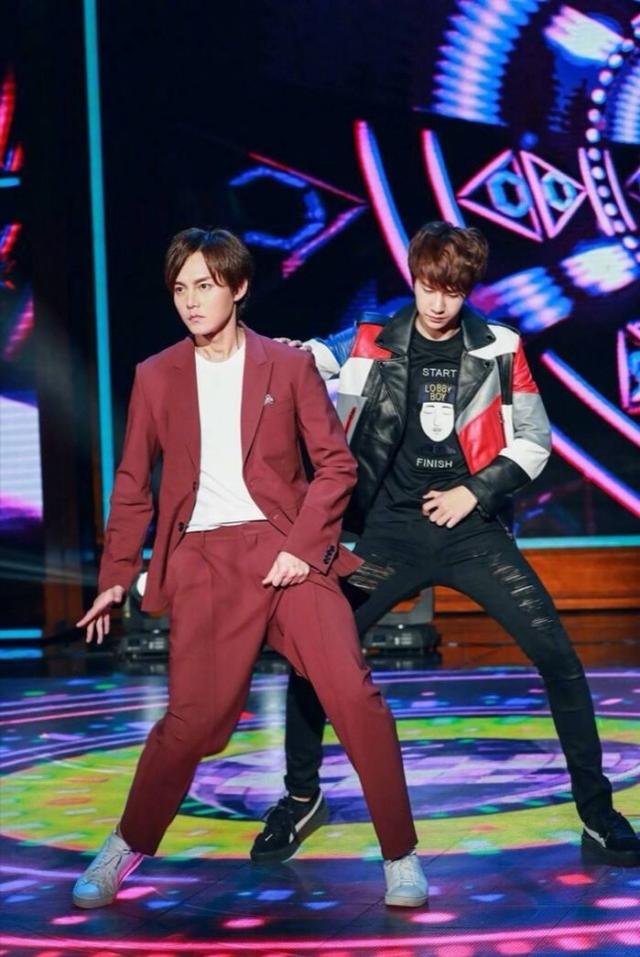 零点|好兄弟就是要零点准时庆生！尹正零点为王一博庆生 暖心叮嘱他忙也要注意身体