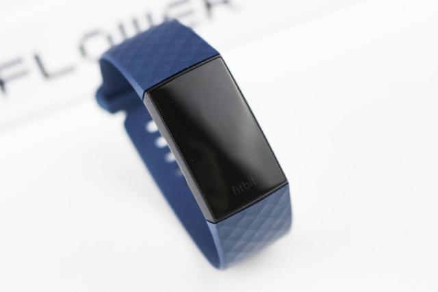 售價(jià)過千的智能手環(huán)強(qiáng)在哪？Fitbit Charge 4告訴你：這就叫專業(yè)