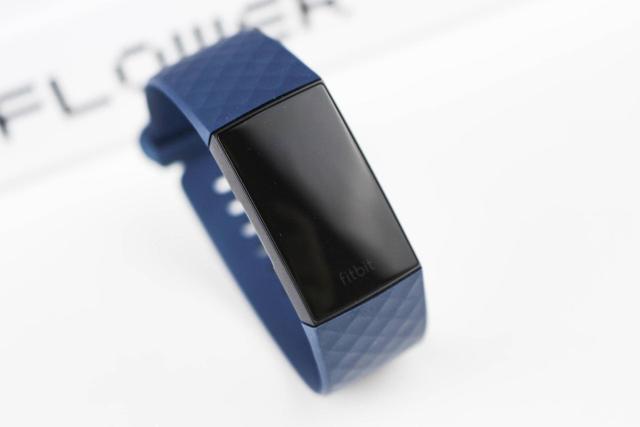 售價過千的智能手環強在哪？Fitbit Charge 4告訴你：這就叫專業