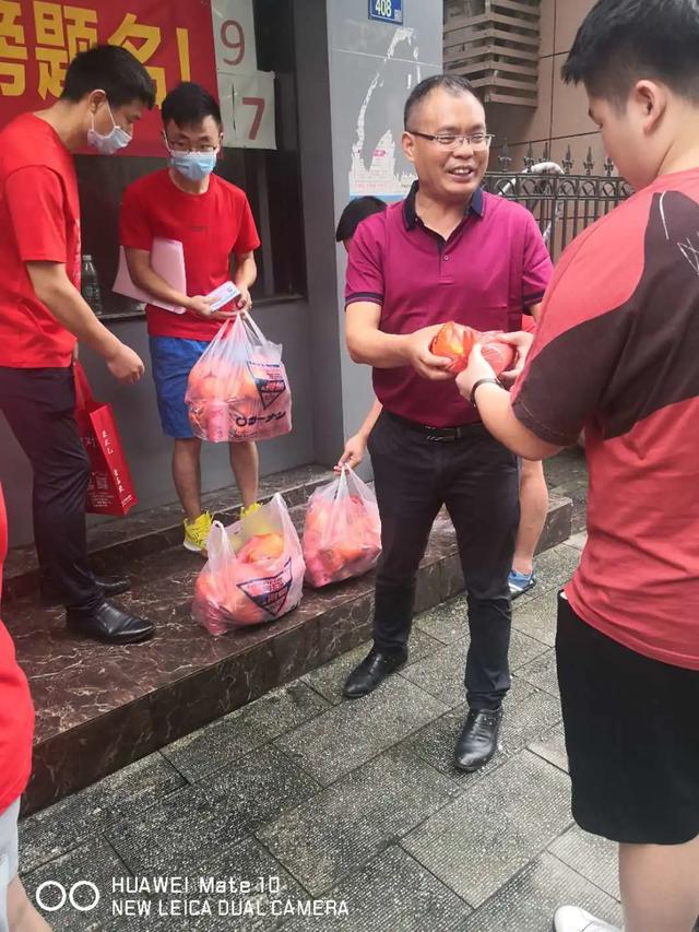 乘风破浪中考日，华一双师教育集团温暖送考