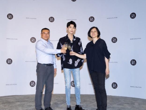 明星的腰围有多惊人？lisa腰围只有51，白敬亭的腰围堪比女明星