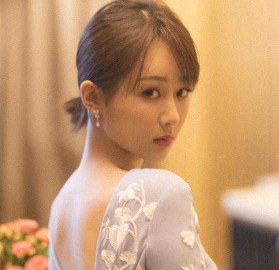 杨紫新剧定档8月，同期对手强大，谁能胜出还要