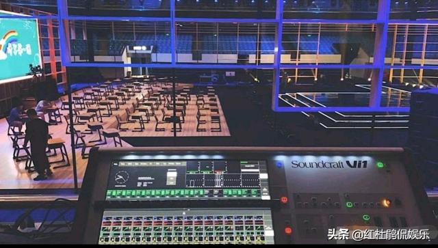 2020年央视《开学第一课》在武汉录制，主持人是撒贝宁和朱广权