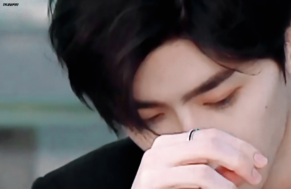 蔡徐坤被沙溢糊弄嗦喽嗦喽链条，这姿势太撩人