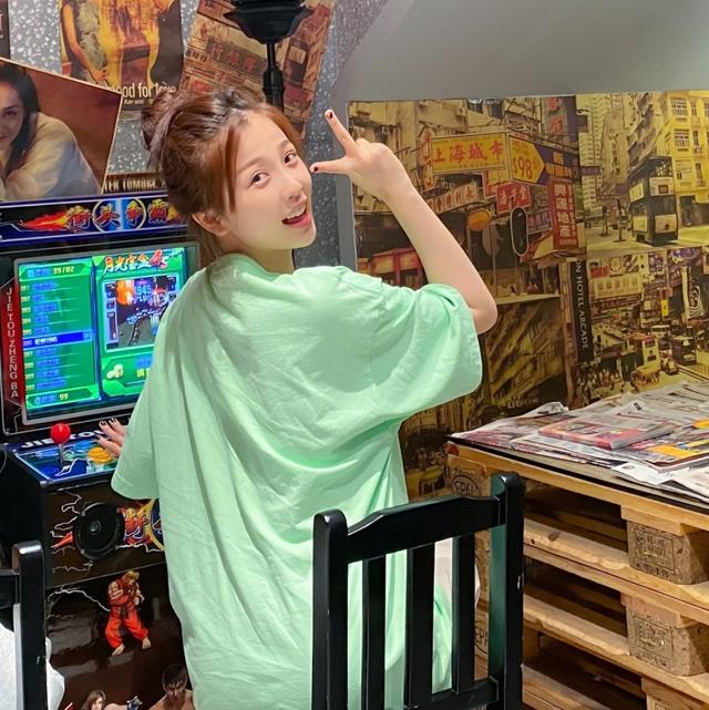 虞书欣暂停小号，大号做营销、小号搞人设的日子一去不复返了？