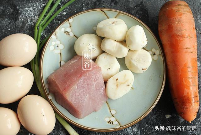 黄金蛋饺在家做，多加一样东西，煎出来的饺子不破皮，又香又嫩