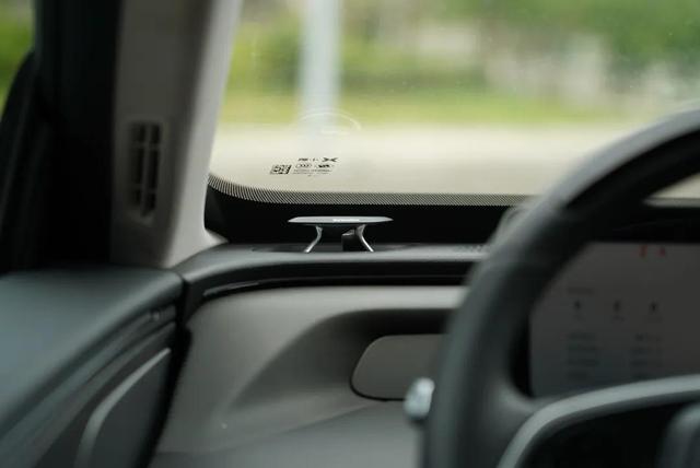 特斯拉慘遭小鵬P7降維打擊，22.99萬起要什么自行車