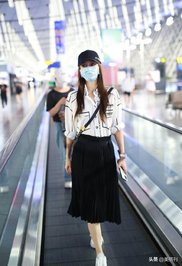 baby跑男生图曝光，穿红色马术服英姿飒爽，网友：腿怎么又粗又短