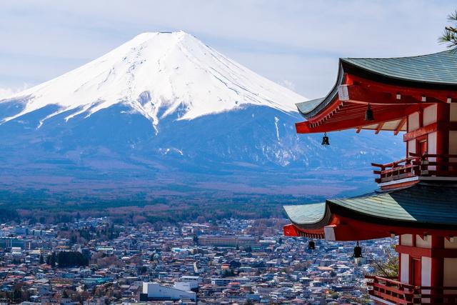 日本公民出國(guó)旅游，為何能在100多個(gè)國(guó)家免簽，是他們很有錢嗎