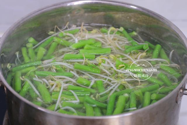 大热天不想吃饭时，就爱煮这碗面，酸爽可口，一碗打不住