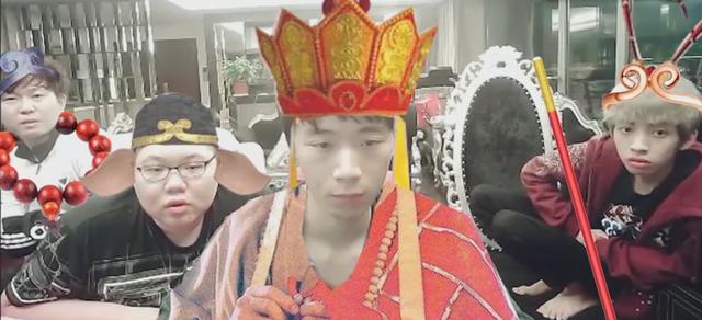 PDD笑谈网吧盗号经历，瞟两眼拷贝《传奇》女玩家密码，白玩30天
