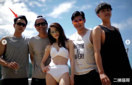 与杨幂离婚后刘恺威逐渐放开，现身游艇派对与多名比基尼美女合影