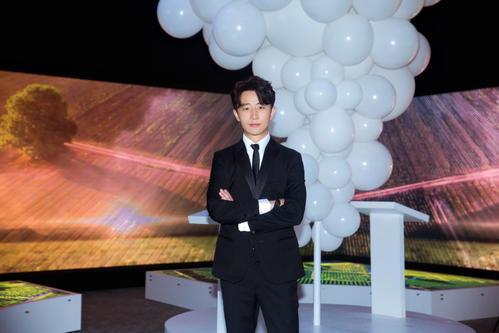 黄轩恋情得到祝福，鹿晗没赶上好时代？二人有3点区别