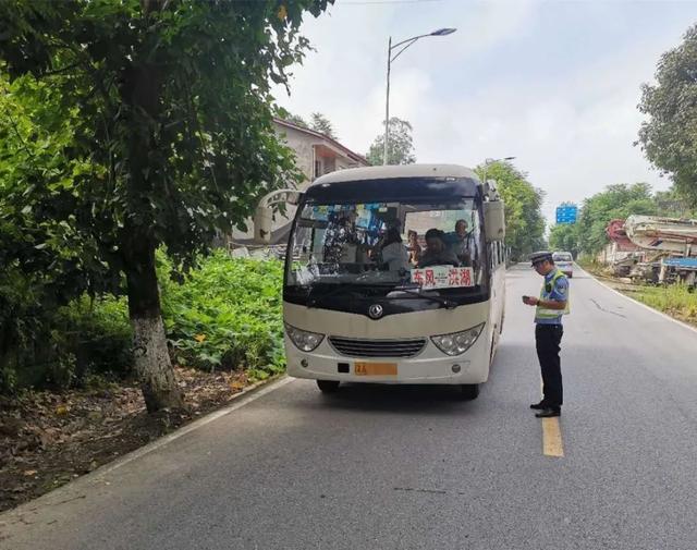 重庆|重庆交巡警大力开展农村公路交通违法专项治理工作