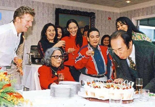 对何鸿燊影响最大的女人，不是他的四个太太，