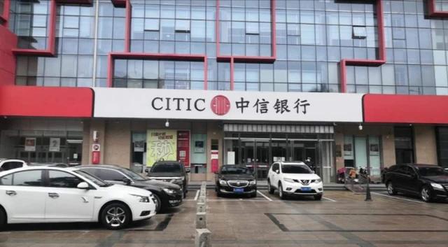 银行客户经理：拓展客户容易，营销上级部门太