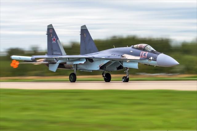 单价比肩五代机歼20！这款中国购买的战机值吗？