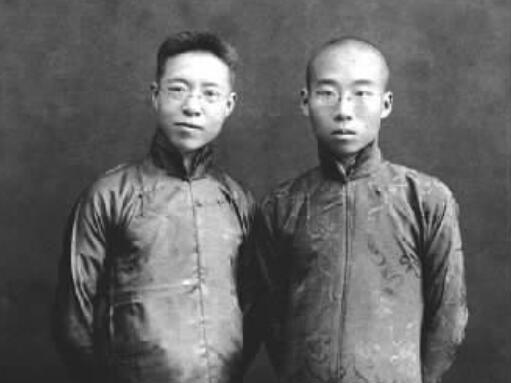 7岁的他写信向父亲要钱，父亲同事看信后：把我