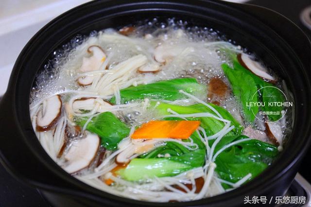 入秋后多喝这道汤，颜色丰富，清润补水，还不会长胖