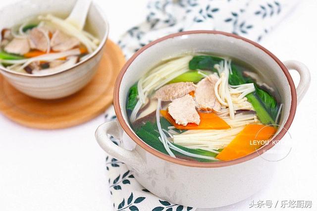 入秋后多喝这道汤，颜色丰富，清润补水，还不会长胖