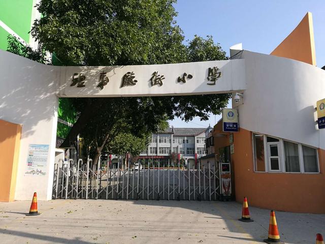 开封学校旁边，开个店做生意如何？