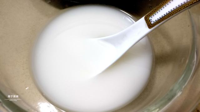 虾仁最经典的吃法，做法简单，鲜甜又脆口，整整一斤虾都不够我吃