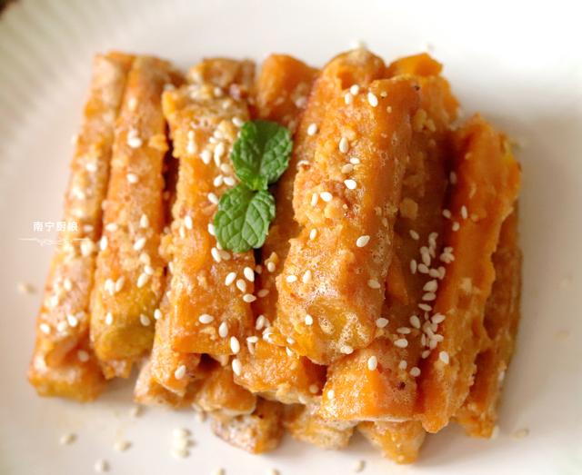 南瓜别再蒸着吃了，这样的做法外酥里嫩，唇齿留香，越吃越上瘾